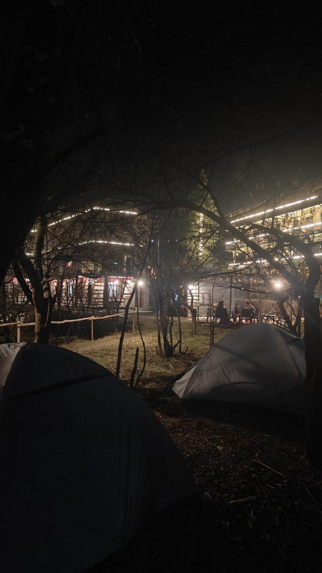 Basecamp Manali Hostel ภายนอก รูปภาพ