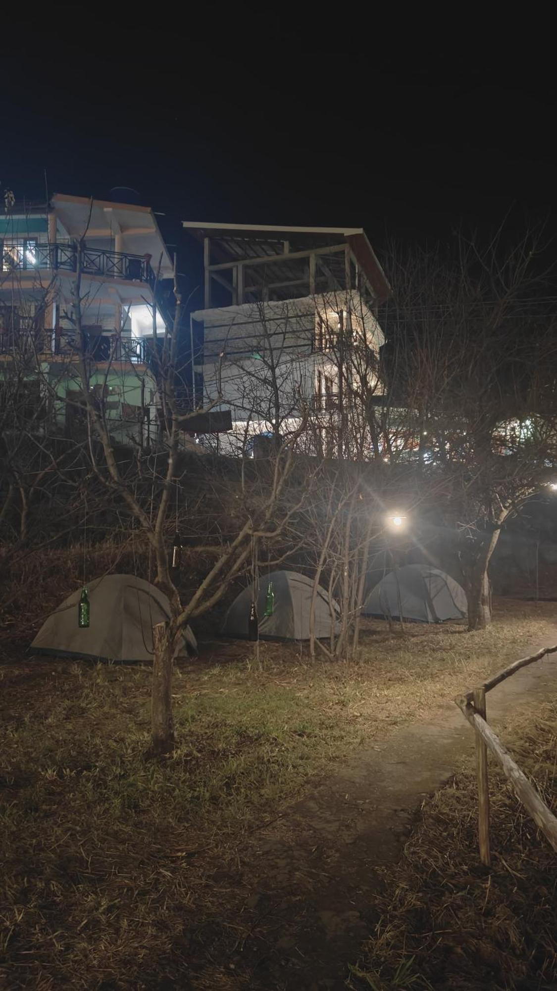 Basecamp Manali Hostel ภายนอก รูปภาพ
