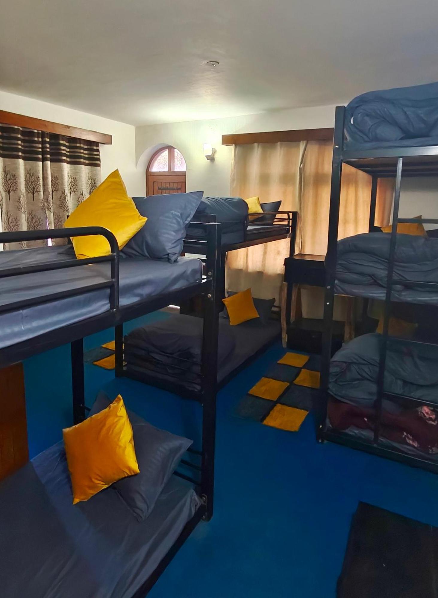 Basecamp Manali Hostel ภายนอก รูปภาพ