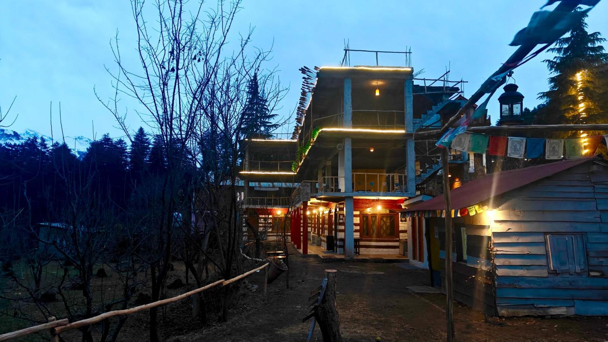 Basecamp Manali Hostel ภายนอก รูปภาพ